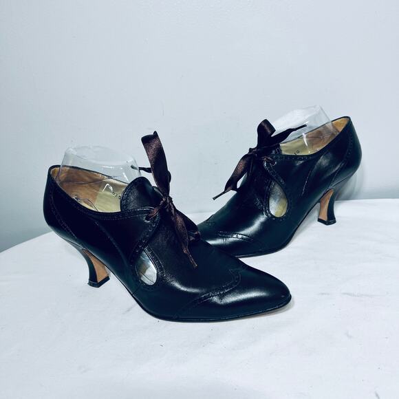 VTG Kenneth Cole Ribbon Tie Brown Leather Point Toe Booties Heels Granny 10 - Picture 1 of 10